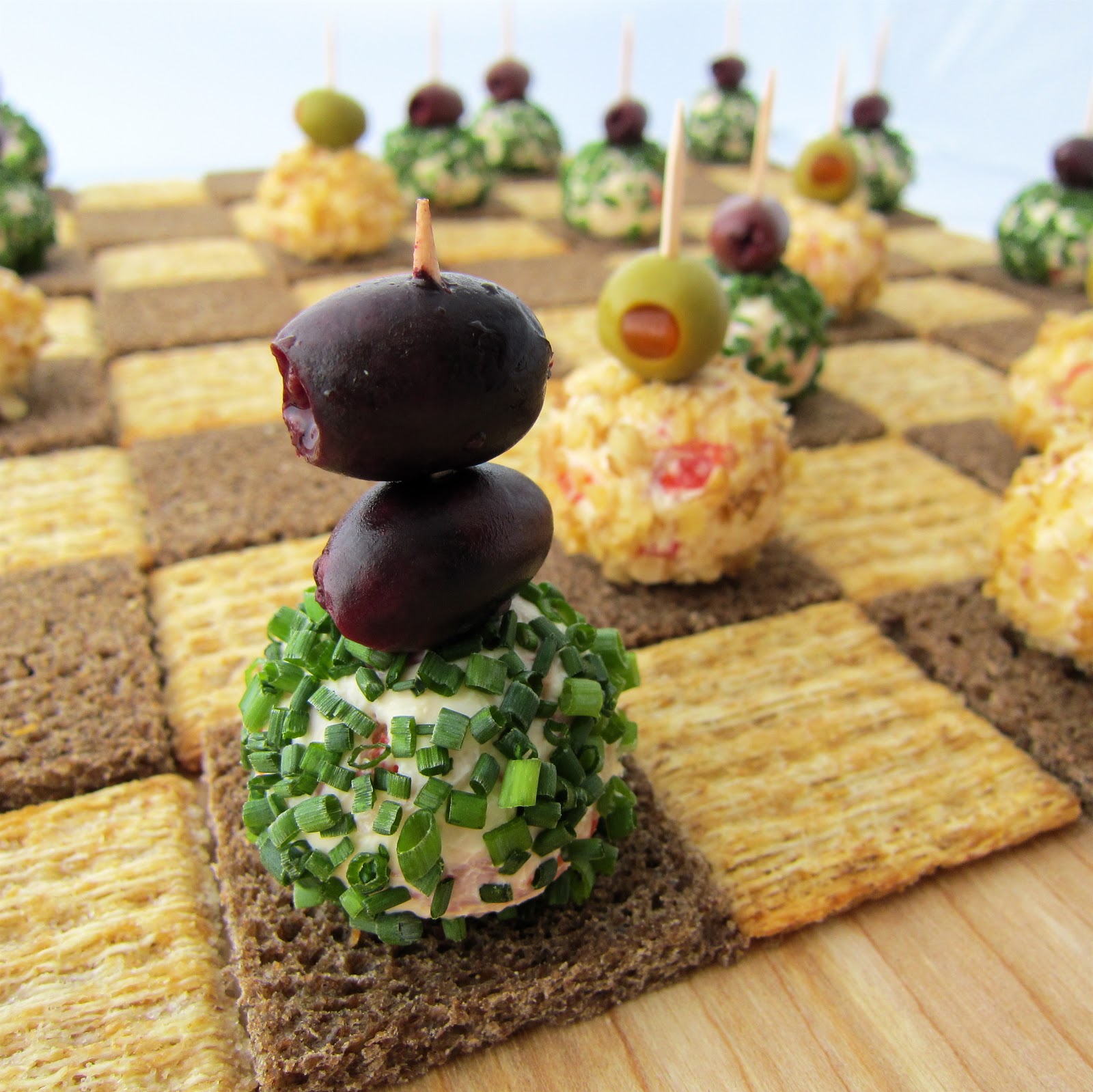 Clever Wren Cheese Ball Checkers