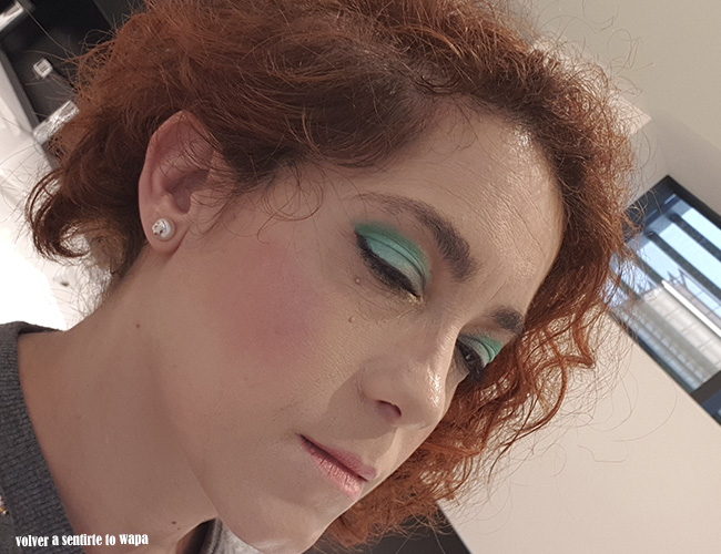 Maquillaje en tonos verdes de acabado mate