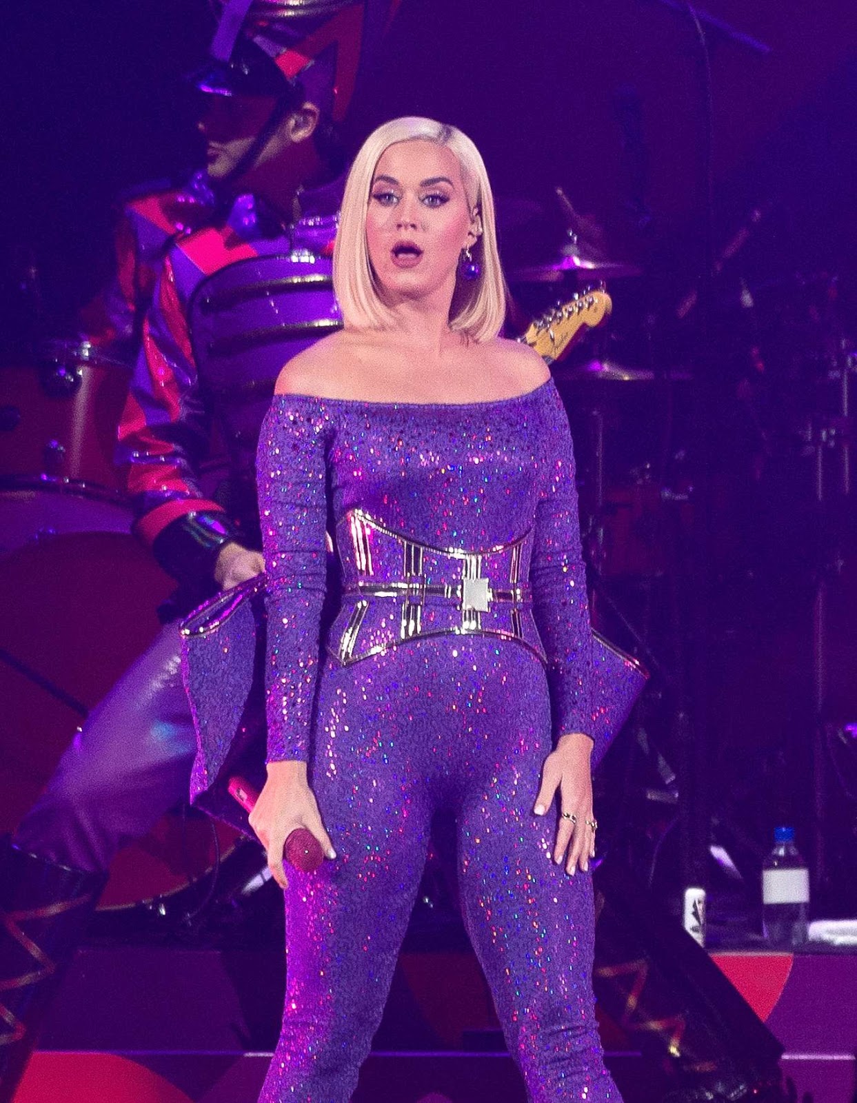 Fashion for your legs: Katy Perry – B96 Jingle Bash in Chicago