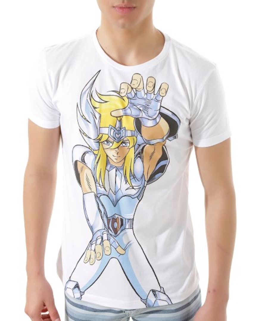 LEO-KLEIN-CEA-Hyoga-de-Cisne-Camiseta-Cavaleiros-do-Zodiaco-Branca LEO-KLEIN-CEA-Hyoga-de-Cisne-Camiseta-Cavaleiros-do-Zodiaco-Branca