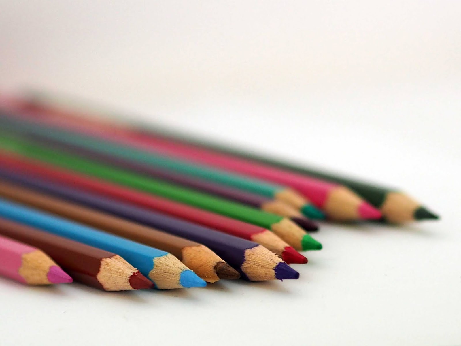 Berikut Yang Bukan Kelebihan Pensil Warna Adalah Rexdarbaud