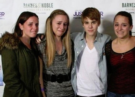 Girls With Justin Bieber..
