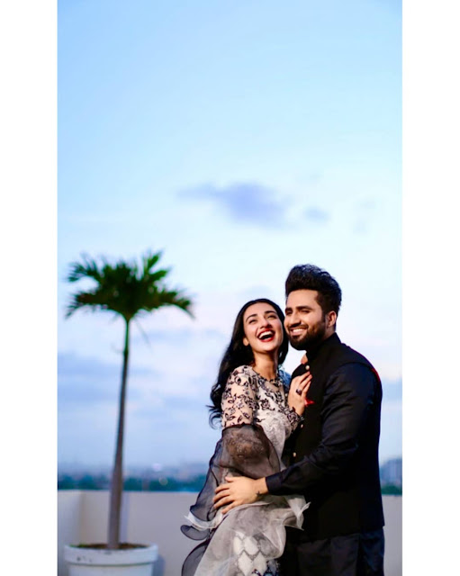 Sarah and Falak Gorgeous Photoshoot in Rainy Day Sarah and Falak Gorgeous Photoshoot in Rainy Day