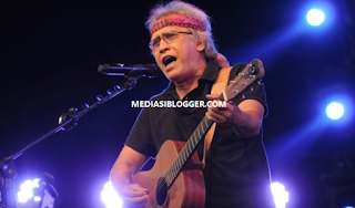 Lirik Lagu Ibu Iwan Fals Media Si Blogger Ribuan kilo jalan yang kau tempuh lewati rintang untuk aku anakmu. mediasiblogger com