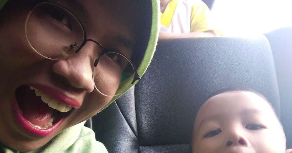 Kakak menggodaku. Kakak menggodaku