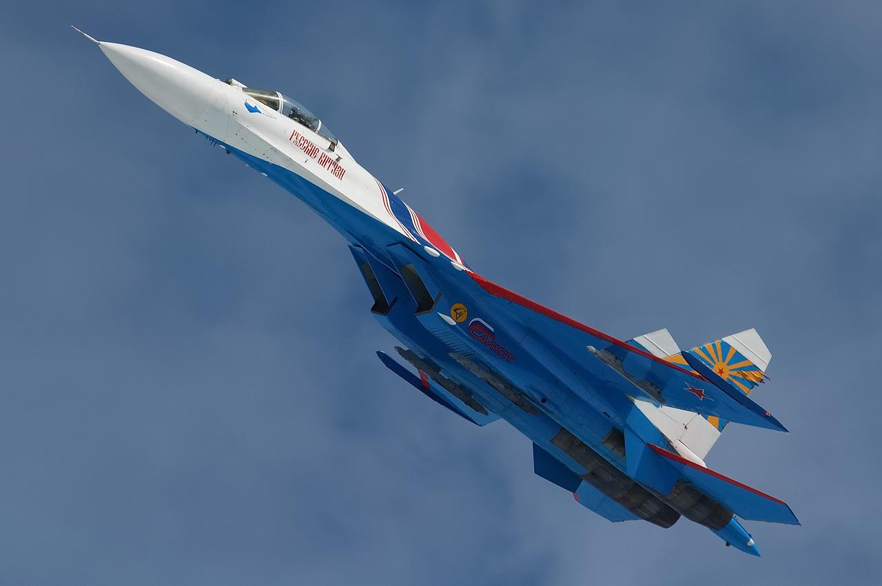 http://1.bp.blogspot.com/-oeC-q8rjdcI/UO-xO-so8KI/AAAAAAAADaA/N3-phW9_Sh4/s1600/Sukhoi+Su-27+Flanker+Superiority+Fighter+Jet.jpg