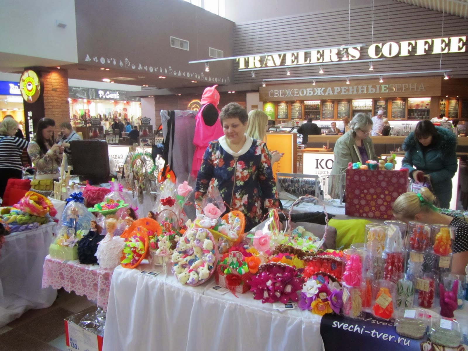 Блошиный рынок в торжке. Рынок в торжке. Торжок торговый город показать рынок. Центральный рынок торжок. Трц рубин ярмарка тверь.