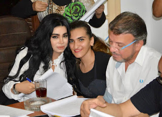 \"ع الداون لود\" مسرحية تعالج أزمة الأخلاق في الحارة الشعبية