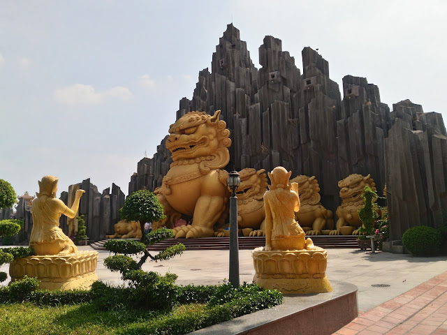 Suoi Tien Amusement Park