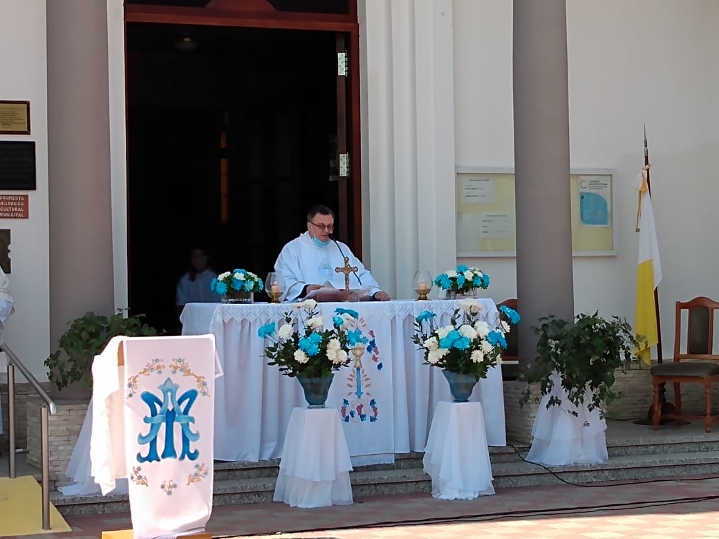 misa parroquia del rosario padre Ruben
