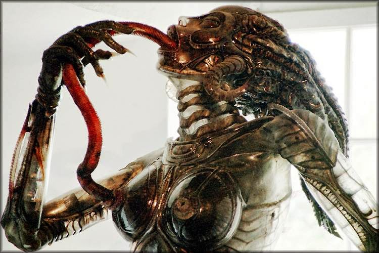 королевский фейсхаггер. молодая девушка и лицехват. лицехват девушка. лицехват девушка. ксеноморф превращение.