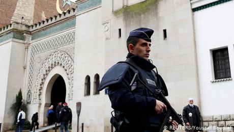 Η Γαλλία τα βάζει με τον ισλαμισμό