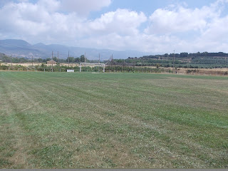 Ayerbe Taller de Empleo Jardineria: Cortar césped Campo de fútbol