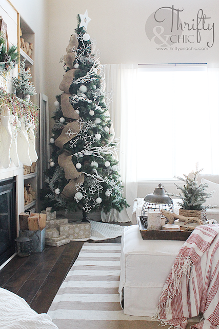 Farmhouse Christmas decor and decorating ideas. Neutral Christmas decor. Living room Christmas decor. White and burlap Christmas tree. Christmas cottage decor