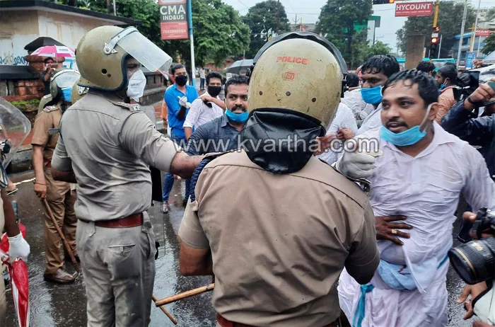 Kannur, News, Kerala, Youth Congress, March, Politics, K.T Jaleel, Youth Congress demands resignation of Minister KT Jaleel