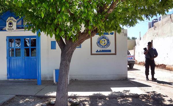 Buscan a dos adolescentes de 14 y 18 que se fueron ayer de JJ Gomez en Roca Buscan a dos adolescentes de 14 y 18 que se fueron ayer de JJ Gomez en Roca