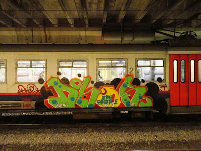 traffiti writing on train