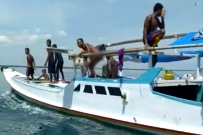 VIDEO: Dikepung Warga, Pelaku Bom Ikan Di Labotto Bone Berhasil Kabur