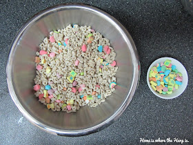 Lucky Charms Cereal Treats - An easy St. Patrick's Day recipe! #stpatricksdayparade #stpattysday #cerealtreats