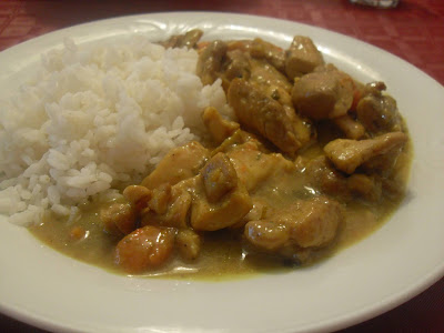 Pollo al curry con arroz