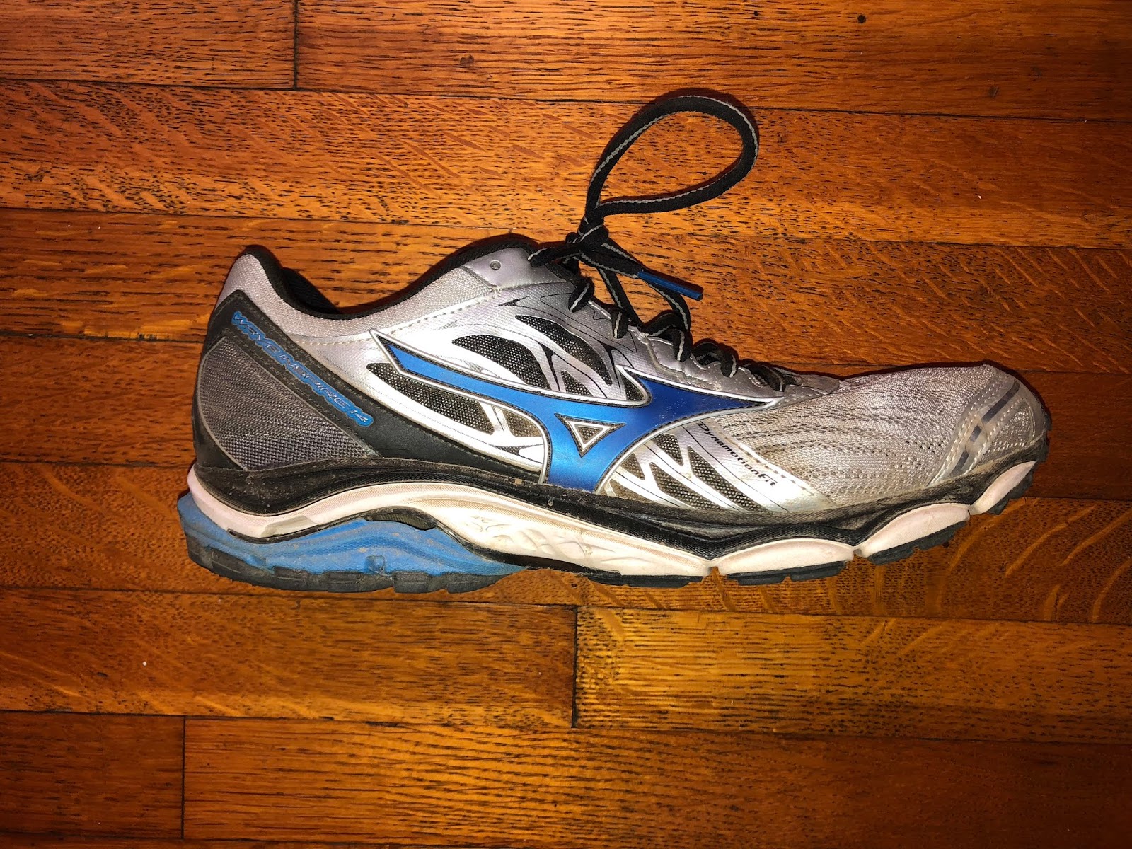 mizuno wave overpronation