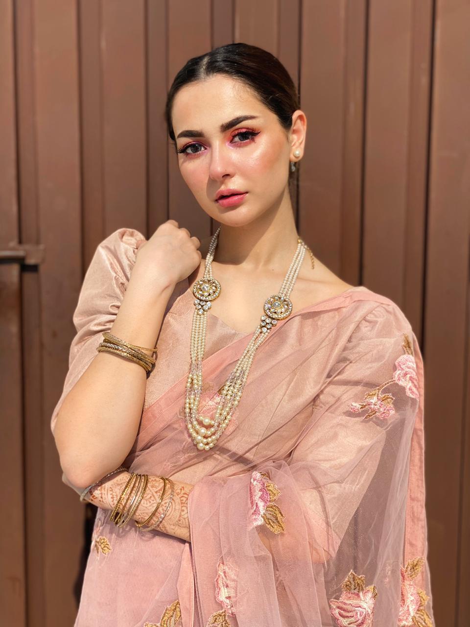 Hania Amir Looking awesome in New Pink Dress | Daily InfoTainment