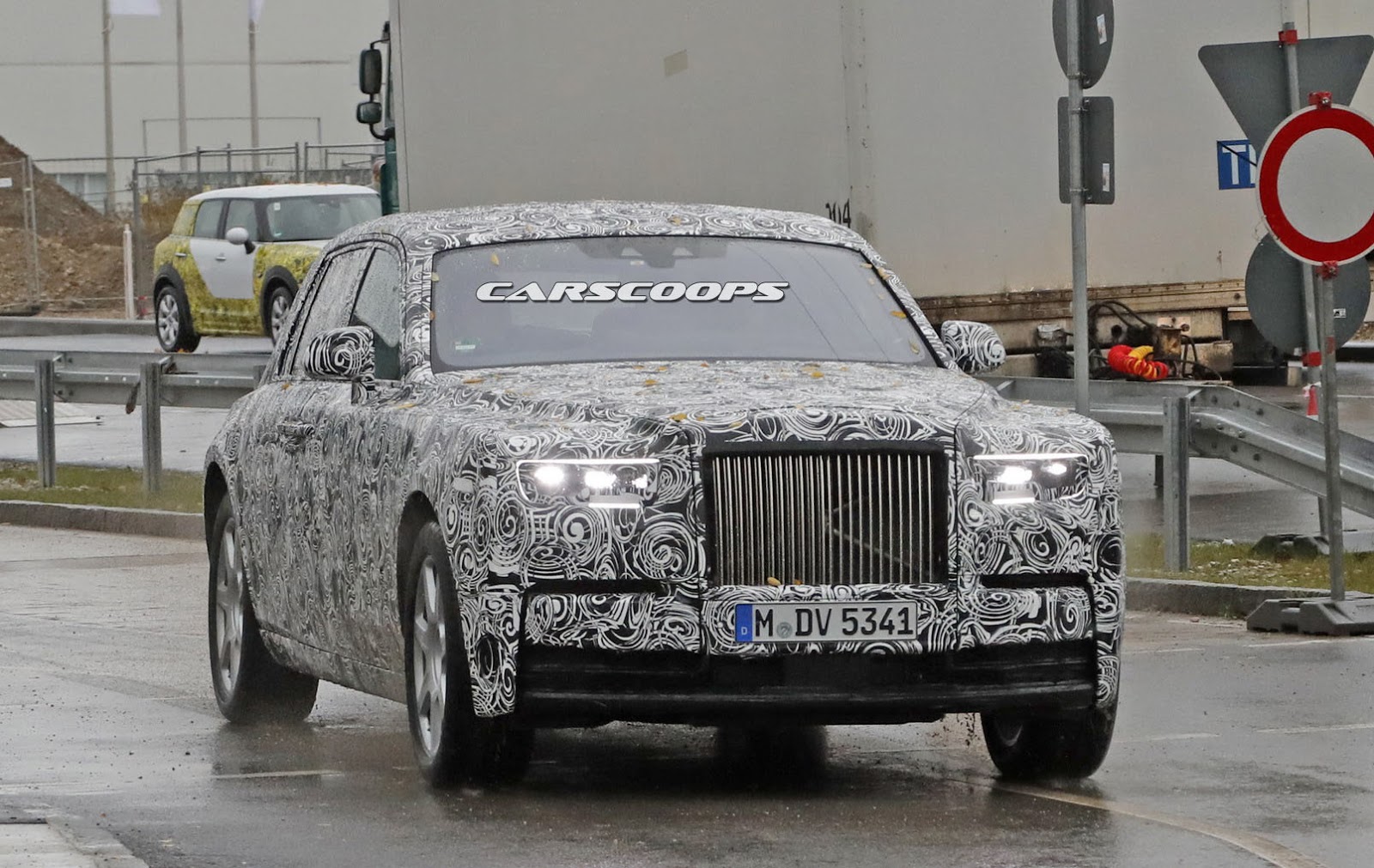 2018 Rolls Royce Phantom Prototype Drops Some Camo, Tries On ... 2018 Rolls Royce Phantom Prototype Drops Some Camo, Tries On ...