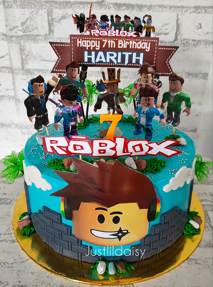 Roblox Logo 2020 Cake