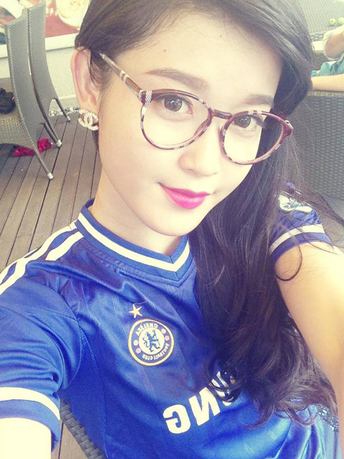 Ảnh hot girl fan nữ Chelsea xinh đẹp nhìn là muốn...