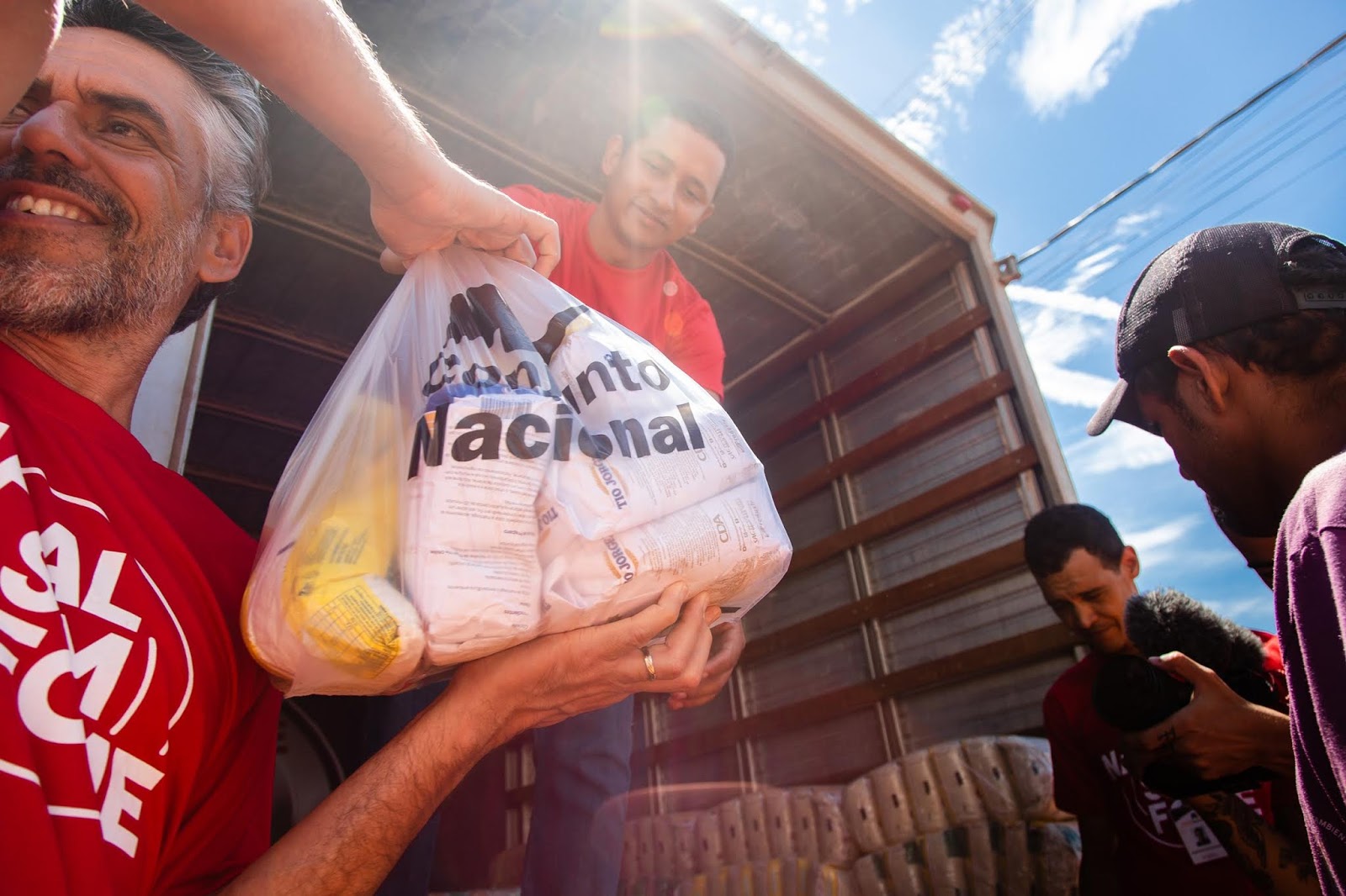 Conjunto Nacional arrecada nove toneladas de alimentos para a campanha Natal sem Fome