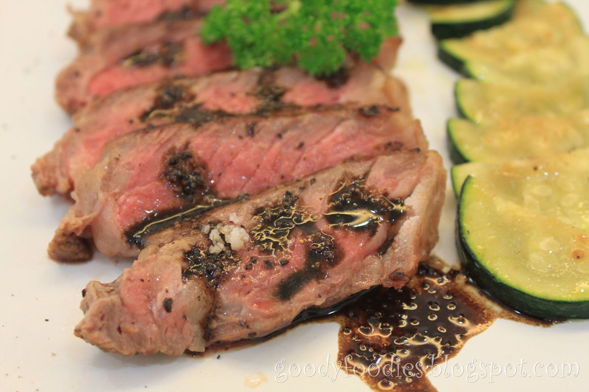 GoodyFoodies Recipe Balsamic Steak with Garlic Zucchini (Martha Stewart)