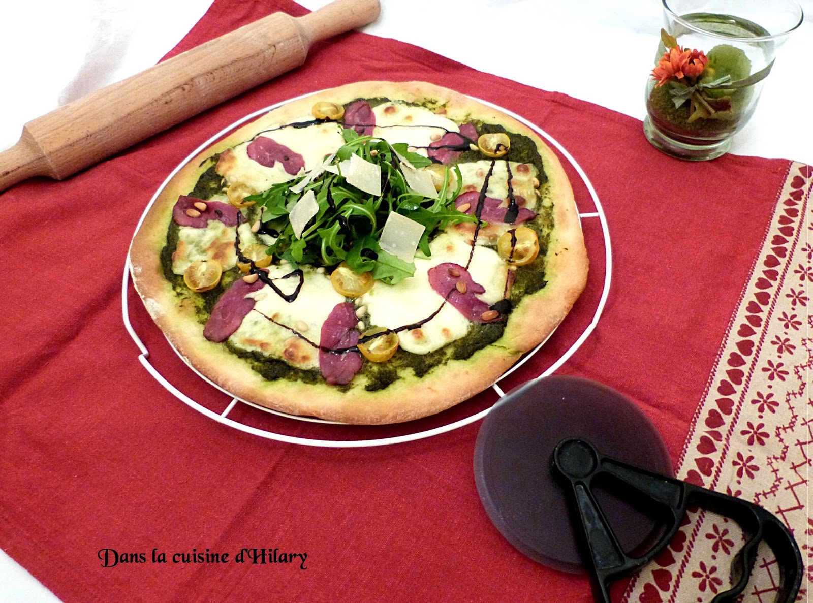 Dans la cuisine d'Hilary: Pizza au pesto et magret de canard fumé