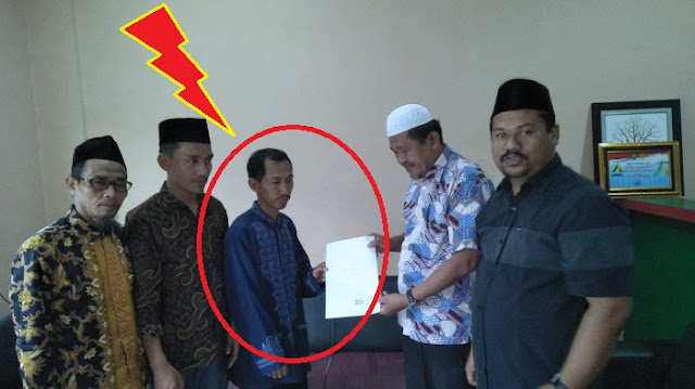 Di FB Bilang: "Ustadz Abdul Somad Munafik" dan Harus Diusir Dari Indonesia, Setelah Ditemui Malah Wajahnya Seperti Ini....