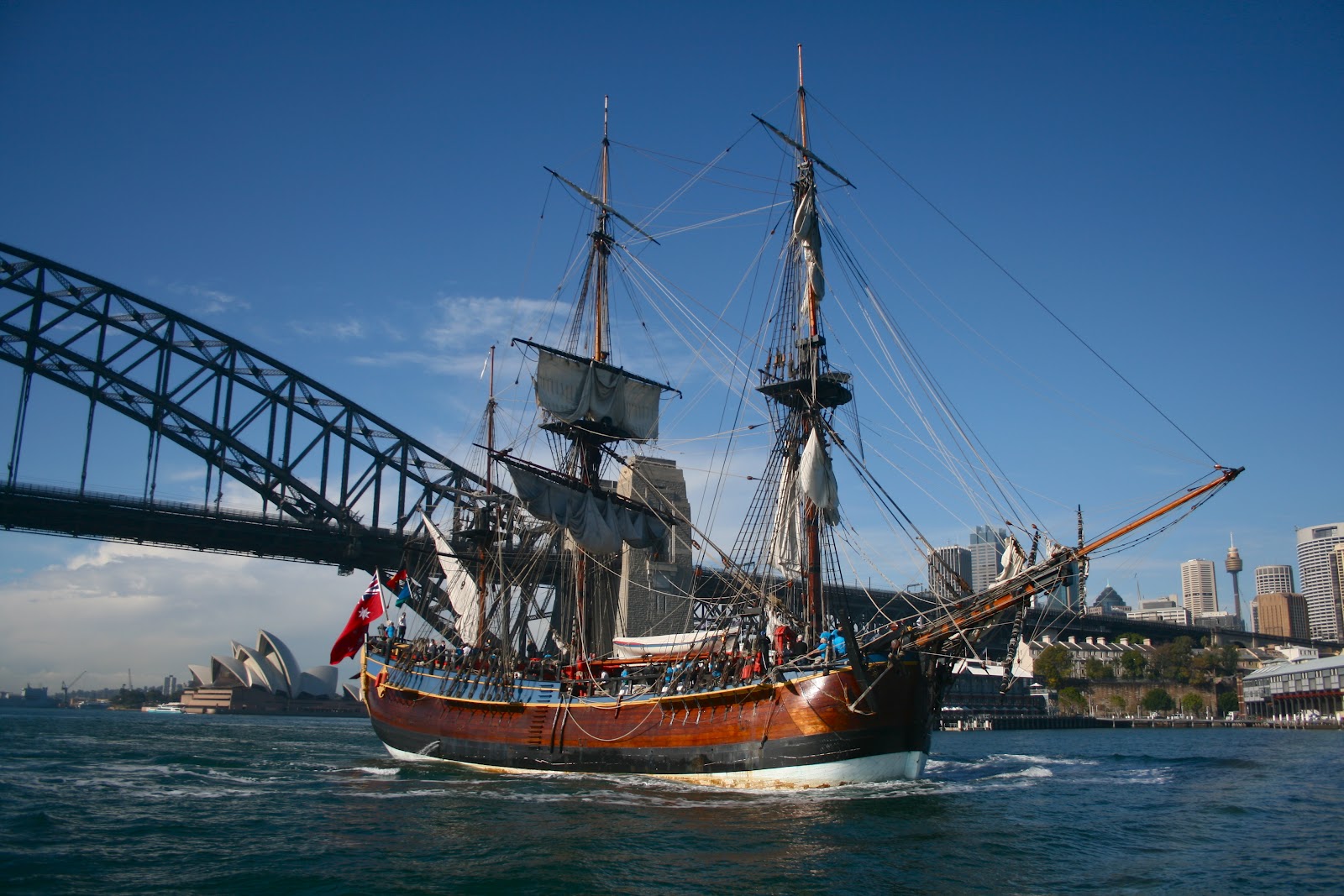 Inside History Magazine blog: HMB Endeavour returns to Sydney
