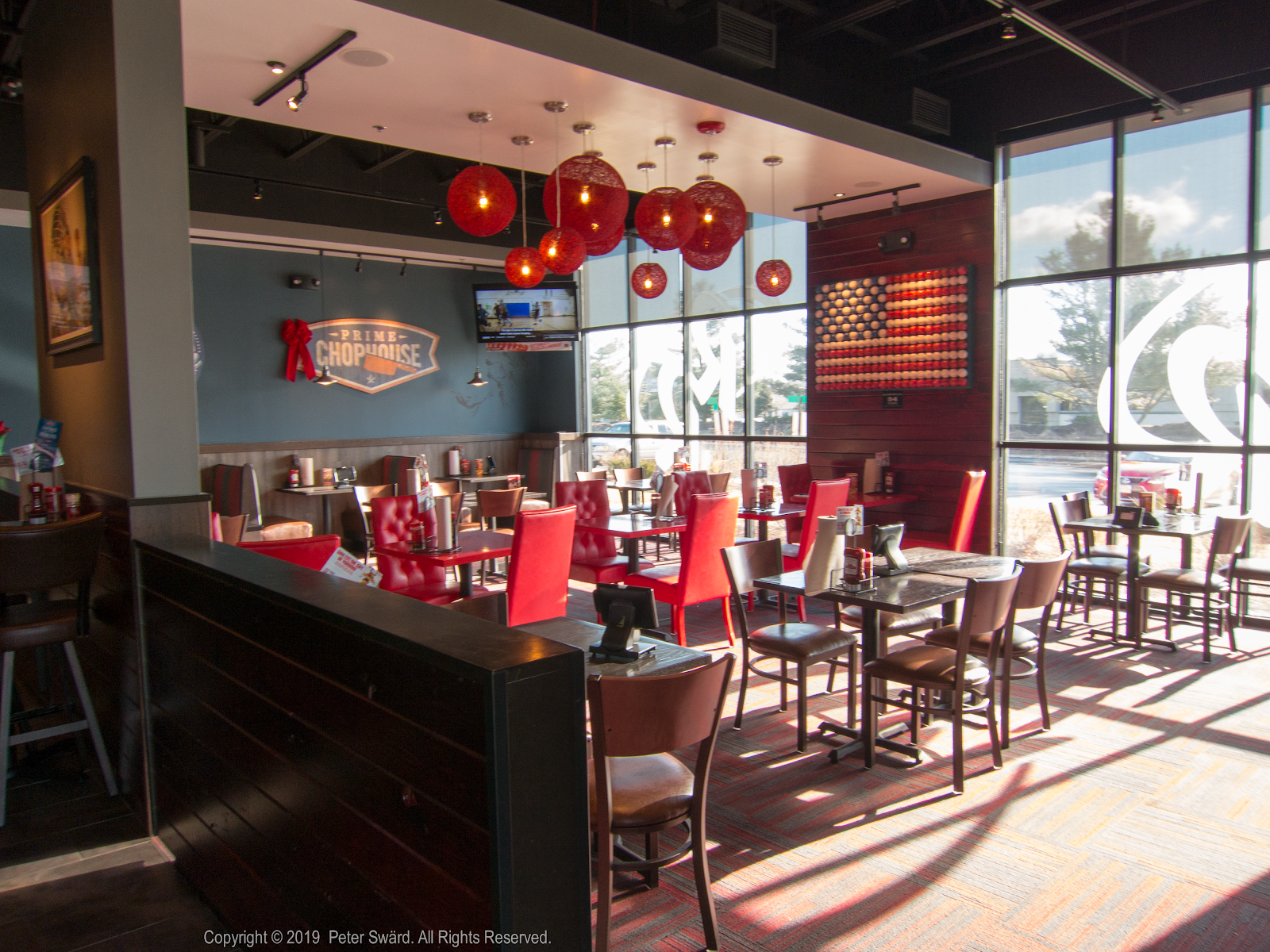 The Daily Lunch Red Robin Woburn The Sunny Side Dining Room That I Had All To Myself Everyone Else Got Seated In Darker