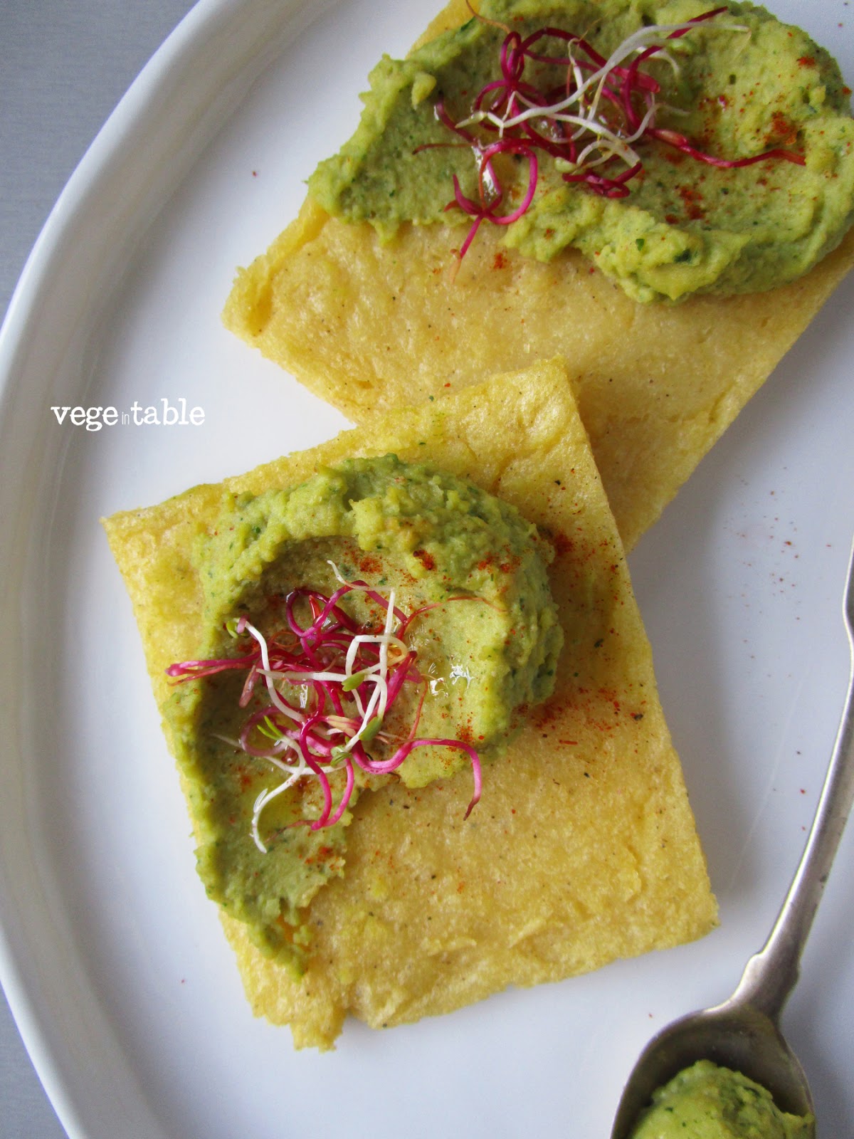vegeintable: Polenta Sottile con Hummus di Ceci e Rucola vegeintable: Polenta Sottile con Hummus di Ceci e Rucola