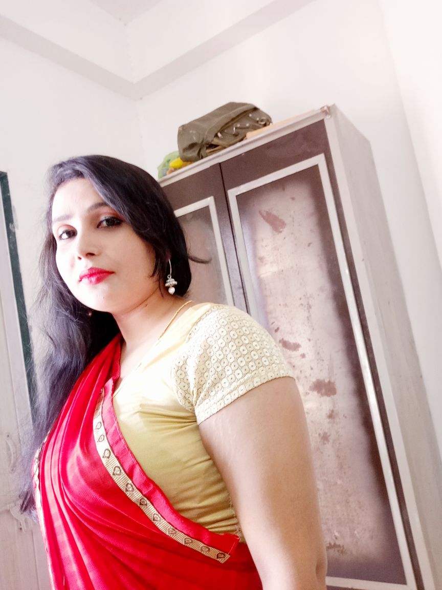 Indian Hot Housewife Sexy Look In Red Saree Hot And Sexy