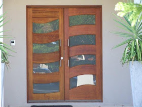 http://ruangrumahkita.blogspot.com/2013/07/model-pintu-minimalis-10-gambar.html