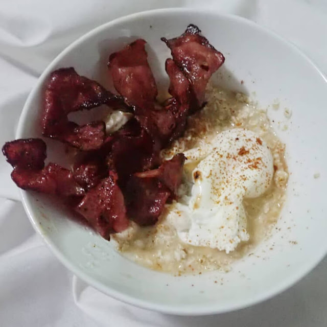 Resep savory oatmeal with poached egg and smoked beef