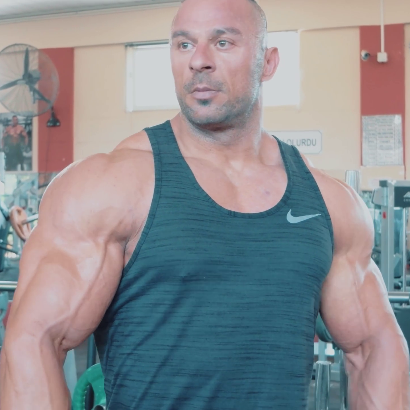 Muscle Lover TurkishCypriot bodybuilder Murat Senyigit