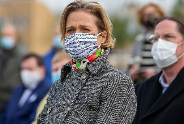 Princess Delphine of Belgium and King Albert II.  King Philippe, Queen Mathilde and Crown Princess Elisabeth. She wore grey wool long coat