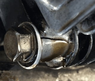 Cara Mengatasi Oli Motor Rembes dari Bawah Mesin