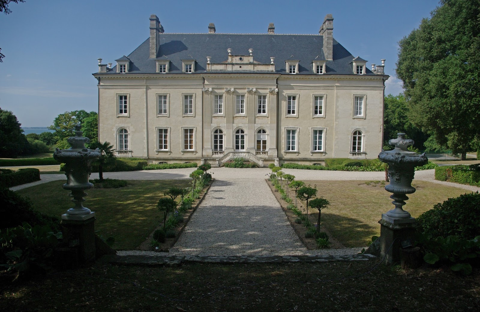 Images de France. MORBIHAN SUD LE CHATEAU DE KERLEVENAN (XVIIIe s), et 5 autres châteaux de la Images de France. MORBIHAN SUD LE CHATEAU DE KERLEVENAN (XVIIIe s), et 5 autres châteaux de la