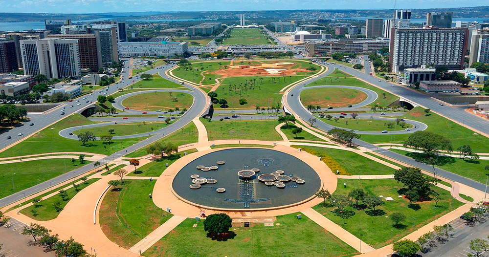 Brasília 60 Cidade tem 3,025 milhões de habitantes e a maior renda per