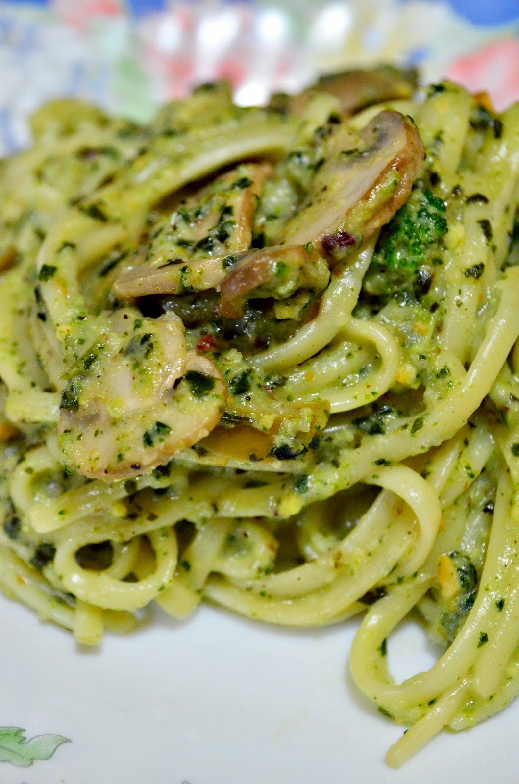 Kardolicious Linguine with Broccoli Pesto