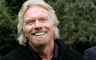 Ünlü iş insanı Richard Branson Gülümseyen fotoğrafı