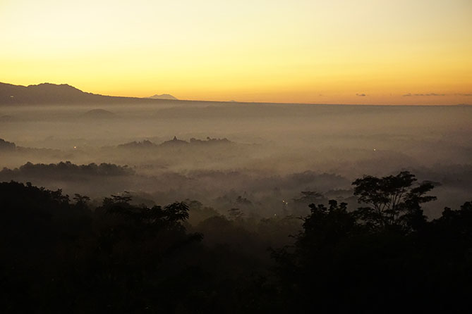 Semburat Mentari Pagi Di Punthuk Setumbu Nasirullah Sitam