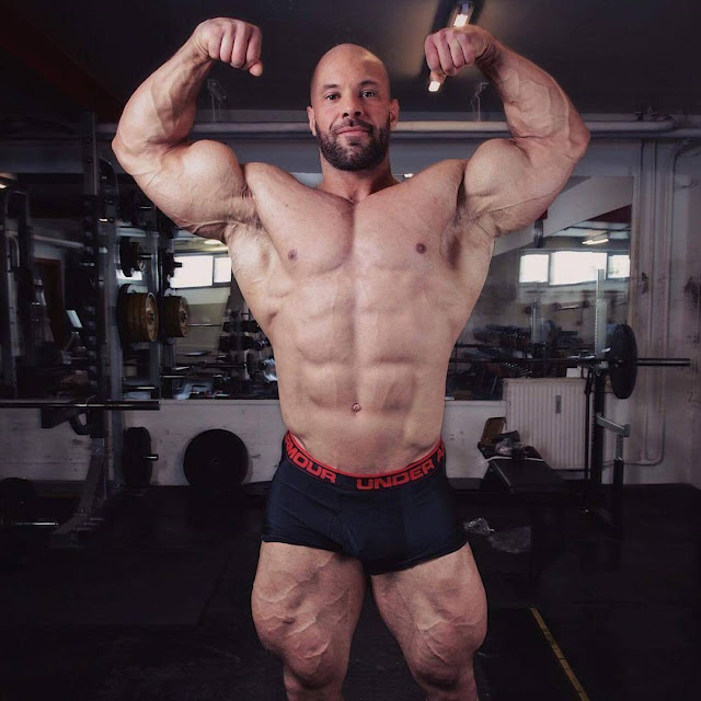 Muscle Lover: Adam Kayser