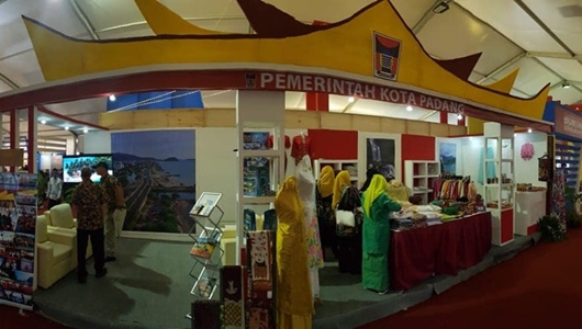 Stand Pameran Pemko Padang Diminati Pengunjung Indonesia City Expo 2019