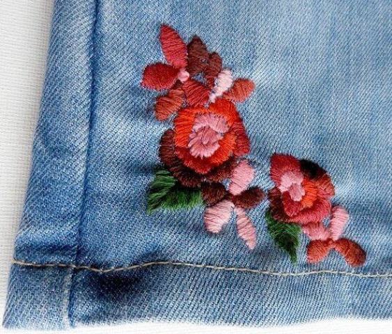 Mẫu thêu hoa trên quần jean đẹp - Hình 2